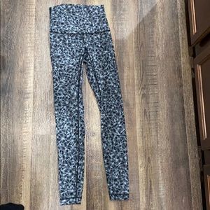 Lululemon pants size 4